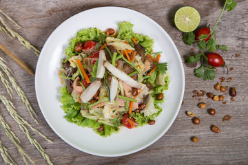 Thai salad with carrot, tomato, glass noodle, celery and pork