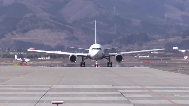 飛行機のタキシング Airliners taxing
