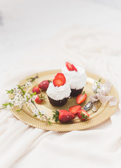 Cupcakes with strawberries
