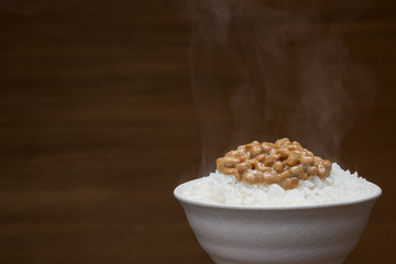 炊き立て温か納豆ご飯、