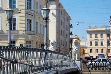 Fototapeta premium Lion's Bridge in Saint-Petersburg, Russia 