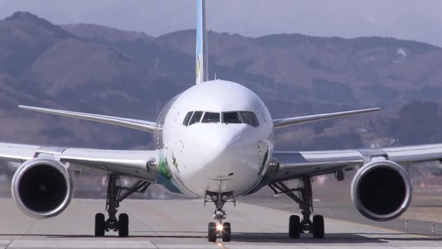 飛行機のタキシング Airliners taxing