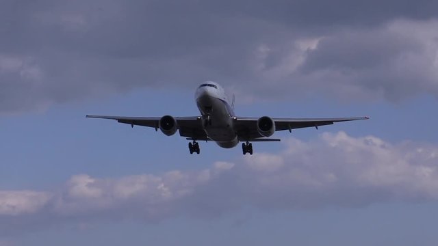 飛行機の着陸　Airliners Landing
