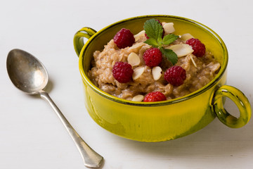 oatmeal with raspberry
