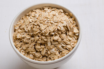 oat flakes in white bowl