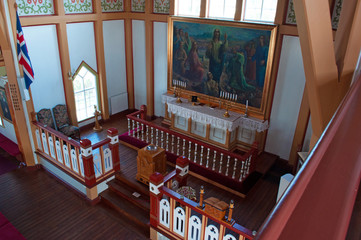 Islanda: l'altare della chiesa di Husavik il 25 agosto 2012. La chiesa fu costruita a forma di croce con legna proveniente dalla Norvegia e consacrata nel 1907