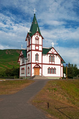 Fototapeta na wymiar Islanda: vista della chiesa di Husavik il 25 agosto 2012. La chiesa fu costruita a forma di croce con legna proveniente dalla Norvegia e consacrata nel 1907