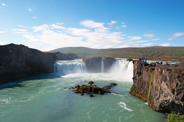Islanda: vista panoramica della cascata Godafoss il 24 agosto agosto 2012. Godafoss, la cascata degli Dei, è una delle cascate più note e spettacolari d'Islanda 