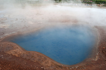 Islanda: una sorgente di acqua bollente nell'area dei geyser della valle di Haukadalur il 16 agosto 2012