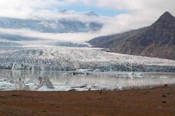 Islanda: gli iceberg nella laguna ghiacciata del Fjallsarlon il 19 agosto 2012. Fjallsarlon è un lago glaciale all'estremità meridionale del ghiacciaio islandese Vatnajokull