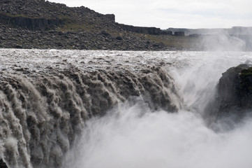 Islanda: la potenza d'acqua della cascata Dettifoss il 20 agosto 2012. Dettifoss, la cascata dell'Acqua che Rovina, è più grande d'Europa con una larghezza di 100 metri e un salto di 40 metri