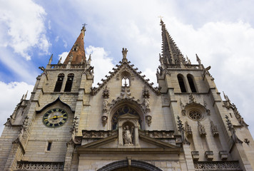 Fototapeta na wymiar Tower of Saint John the Baptist Cathedral in Lyon, France