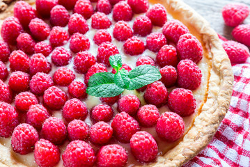 Raspberry tart with custard