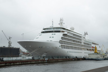 Arrived tourist liner.