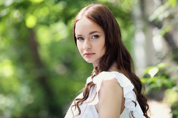 Naklejka premium Beautiful girl relaxing in green park