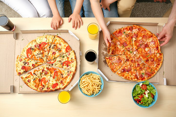 Large family eating pizza