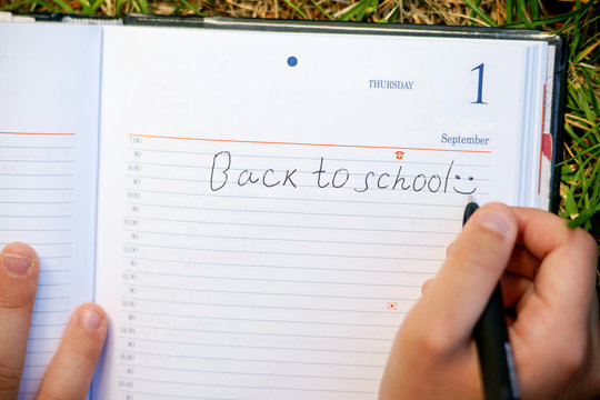 Notepad with text Back to school