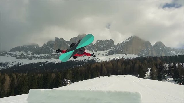 snowboard slow motion,snowboarder jumping backflip on kicker