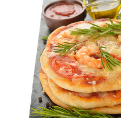 Pizza with shrimp and rosemary