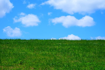 青空と土手