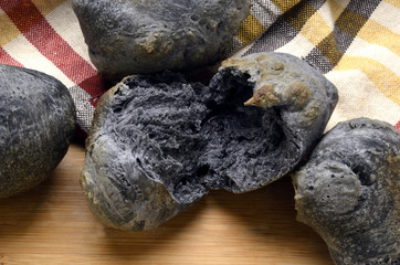 Uling panggatong Than gỗ കരി فحم نباتي Węgiel drzewny Carbone Charbon de bois vegetale Pizza Cuisine Charcoal Holzkohle 木炭 चारकोल Древесный уголь Carvão Küche vegetal 木炭 Pane Bread Cocina ピザ Brot Pan