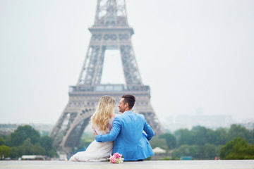 Just married couple near the Eiffel tower in Paris