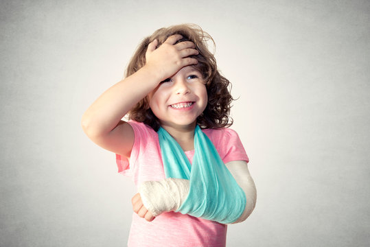 Little child with broken hand