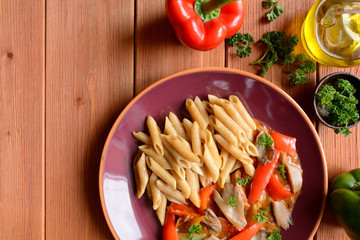 Stewed oyster mushrooms with peppers and whole wheat pasta