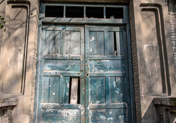 abandoned door
- 115432589