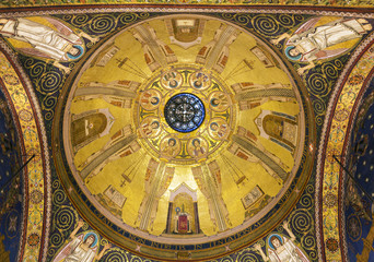 Fototapeta na wymiar The interior of The Church of All Nations (Basilica of the Agony) in Jerusalem