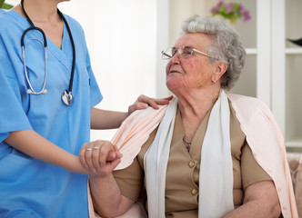 Old lady talking with nurse