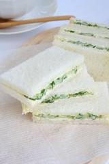 キュウリのサンドイッチ