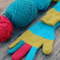 Obraz na płótnie Canvas colorful knitted gloves for cold day