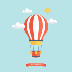 Obraz premium Hot air balloon with sun and clouds. Flat design vector illustration.