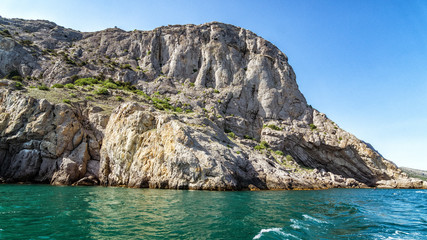 вид с моря на грот Шаляпина, Крым, город Судак 