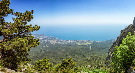 панорама с горы Ай-Петри на города Ялта и Гаспра, Крым,...