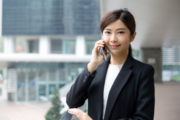 Asian business woman talk to mobile phone