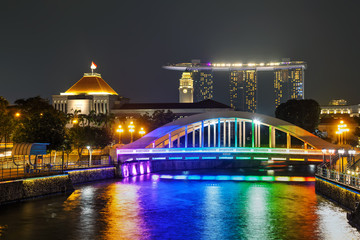 Obraz premium Overview of Singapore with the Elgin bridge