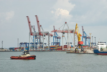 Cargo cranes on rails