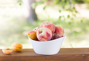 bowl of delicious peaches