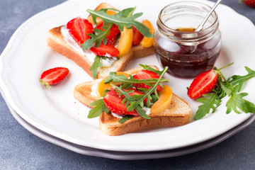 French toast with fresh strawberries and peaches