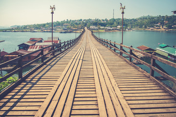 Fototapeta premium Mon bridge at sangklaburi, kanchanaburi, thailand (Vintage filte