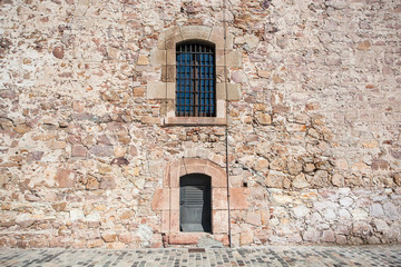 Fototapeta na wymiar Old wall and fortress in Barcelona