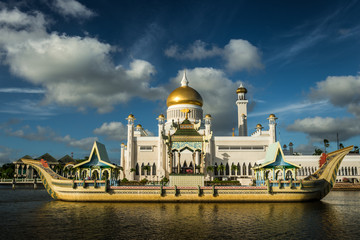 Fototapeta premium Sultan Omar Ali Saifuddin Mosque