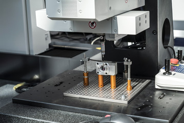Changer racks and probe modules. Flexible change racks for automated changing, scanning and touch-trigger modules. Probe material stylus close-up process