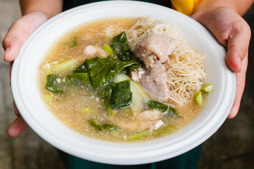 Thin rice noodles and pork in thick gravy (Rad Na).