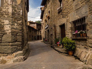 Fototapeta na wymiar Rupit, rincones de un pueblo medieval en la comarca de Osona Barcelona OLYMPUS DIGITAL CAMERA