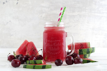 Wassermelonen-Kirsch-Smoothie