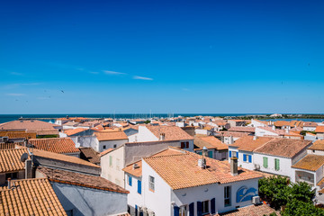 Panorama des Saintes-Maries-de-la-Mer vu du haut de l'église fortifiée Notre-Dame-de-la-Mer 