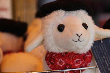 Peluche de oveja vasca latxa